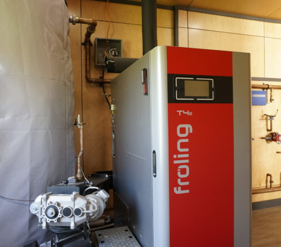 Fröling biomass boiler in an ACFOR Energy mechanical room